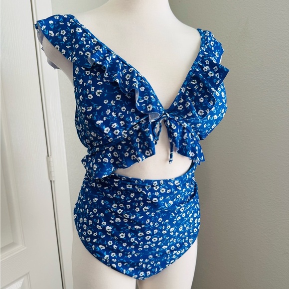 Blue Ditsy‎ Floral Print V Neck Plus Size One-Pieces 3XL(18) - Picture 5 of 12
